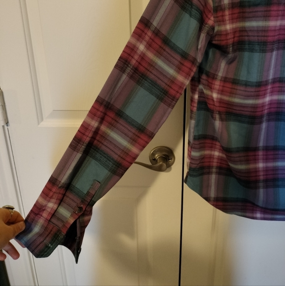 NWT Eddie Bauer Plaid Button-Up Shirt in Pink and Blue - Picture 5 of 6